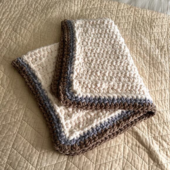 Baby Boy Handmade Neutral Minimalist Cottage Babyshower Chuncky Blanket - Picture 5 of 13